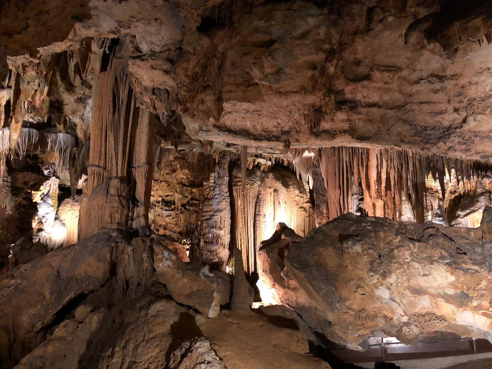 Stalactites and columns inside Luray Caverns, Virginia